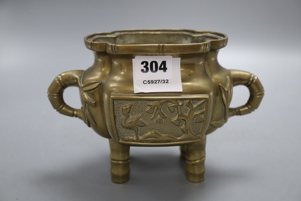 A Chinese bronze censer, height 14cm